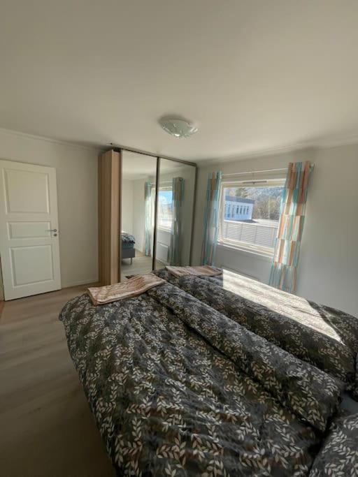 Lovely 2 Bedroom Apartmen With Free Parking เบอร์เกน ภายนอก รูปภาพ