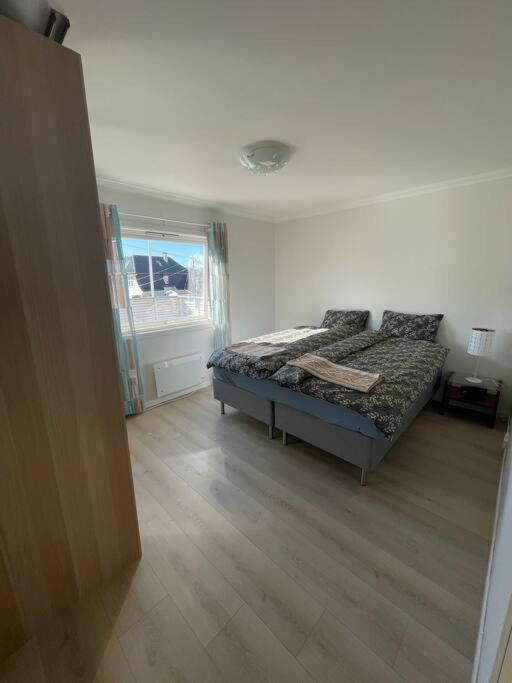 Lovely 2 Bedroom Apartmen With Free Parking เบอร์เกน ภายนอก รูปภาพ